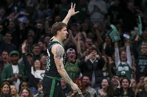 14中2！谢尔曼：我只是暂时投篮低迷 想走出低谷就得继续投下去