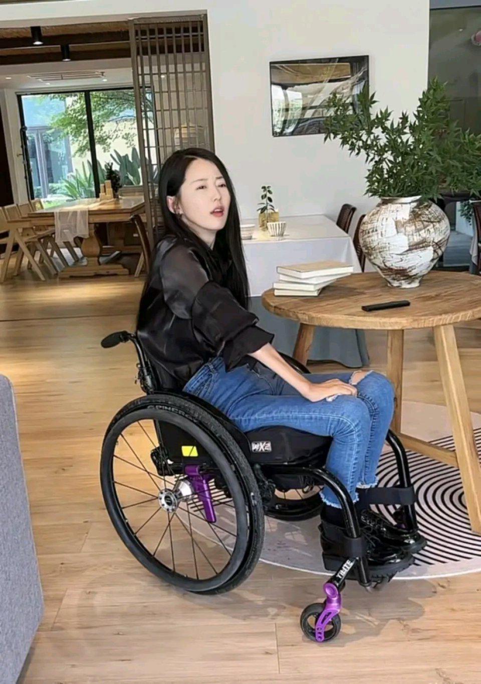 开云体育-励志！32岁新疆美女终身瘫痪，靠拉绳重获新生，参加残运会2项目