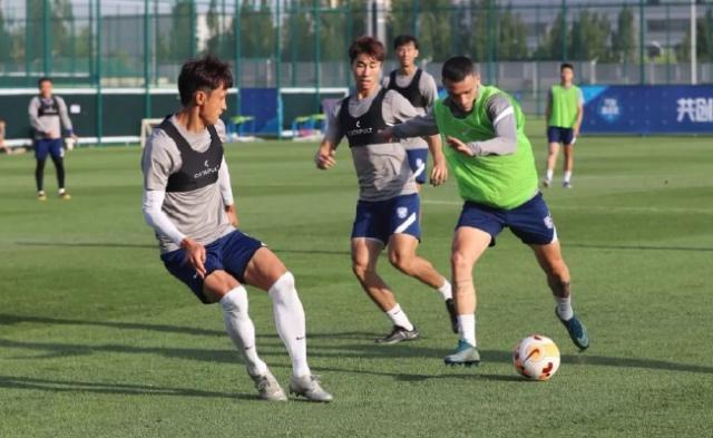 Kaiyun Sports-三镇主帅提醒球员要有谦逊态度 也需有力拼的勇气