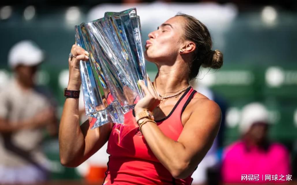 开云体育-萨巴救赛点双复仇莱巴逆转夺冠，辛纳带伤作战双抢七绝杀梅总捧杯