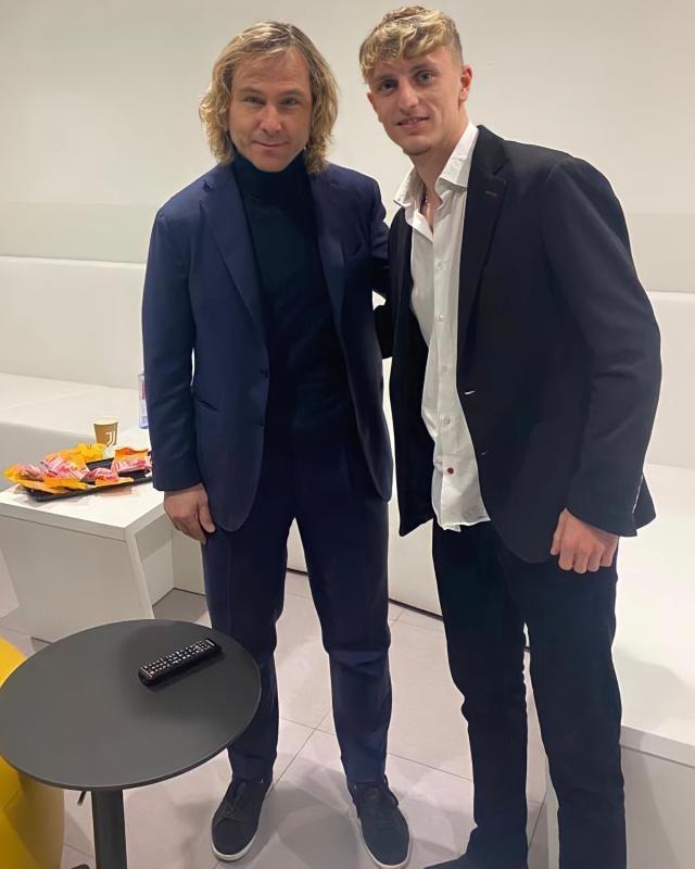 1612228875253075637.jpg Es6TJFlUUAM7tpD.jpg